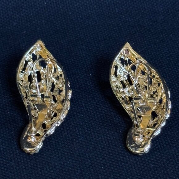 Gold Tone Angel Wing Pendant Earrings Set Intricate Design  Rhinestone Accents - Picture 8 of 13